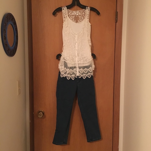 VENUS Figure Flattering Shaping Denim Capri NWOT 2 - Picture 3 of 10